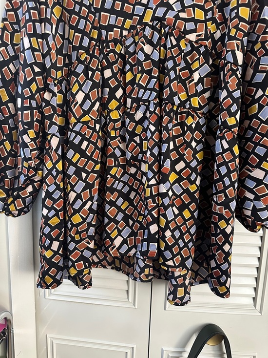 Entro Multicolor Geometric Print Balloon Sleeve Blouse Size 1X - Picture 2 of 5